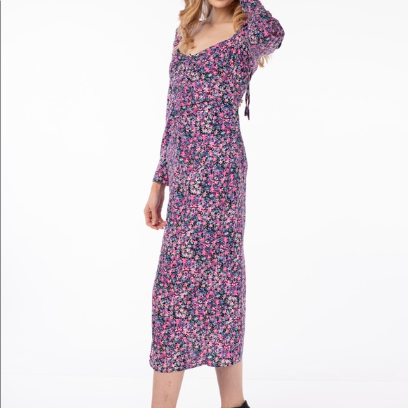Long sleeve floral printed dress. Comes in S,M,L - Picture 7 of 7